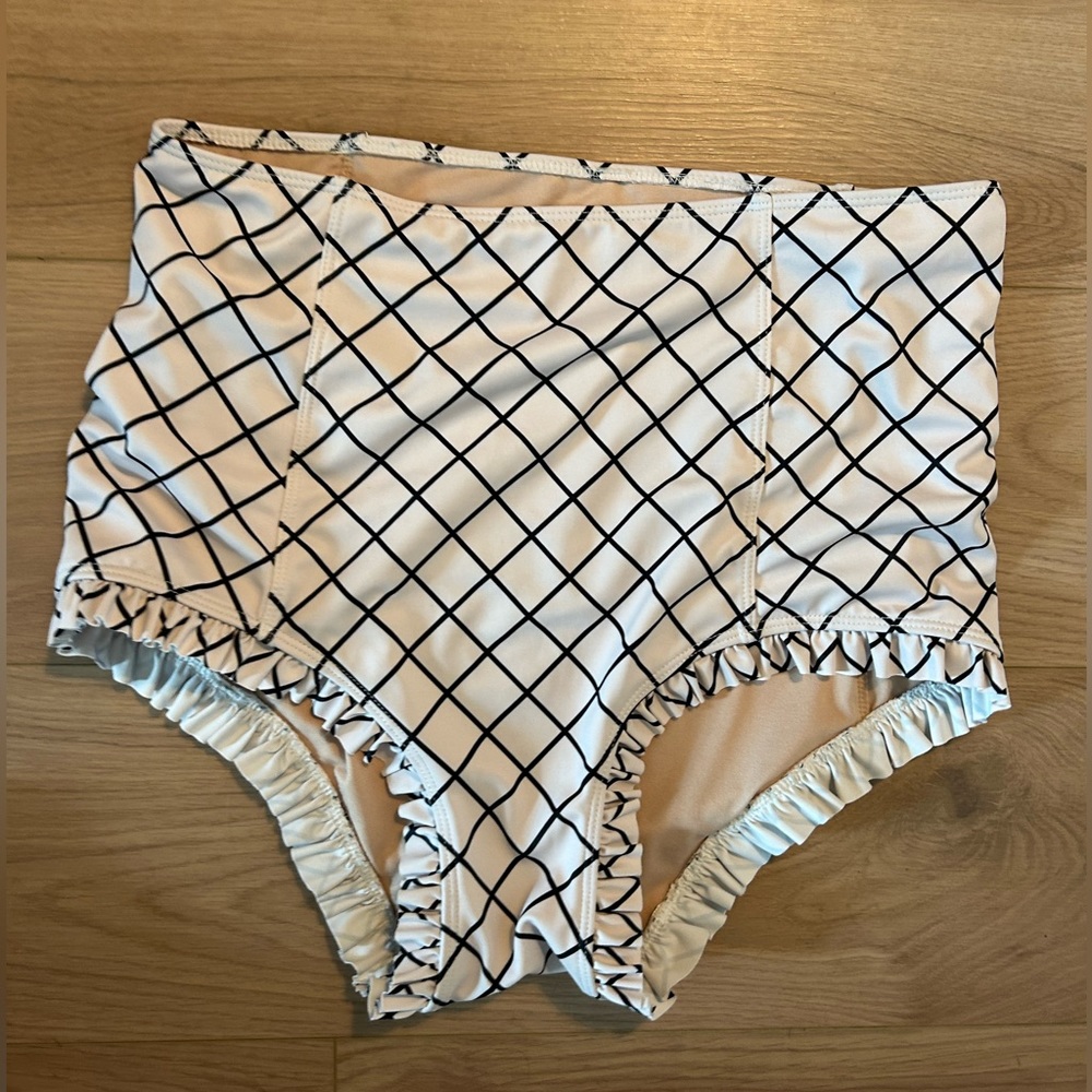 Kortni Jean all ruffled up bottom